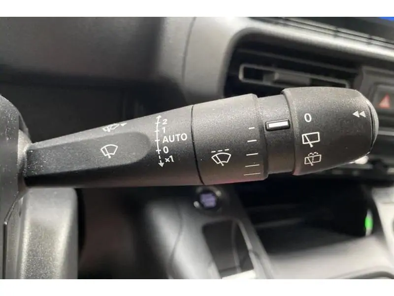 Démo Peugeot Partner ST LIGHT BLACK 28