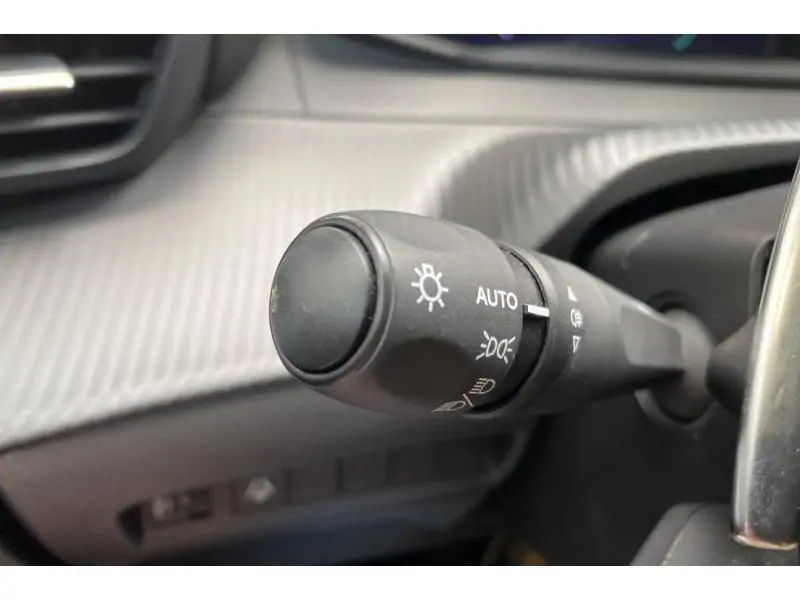 Occasion Peugeot 208 Allure Hybrid BLACK 23