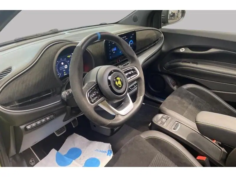 VEHICLE__CONDITION_SERVICE Abarth 500e LIMITED EDITION SCORPIONISSIMA YELLOW 9