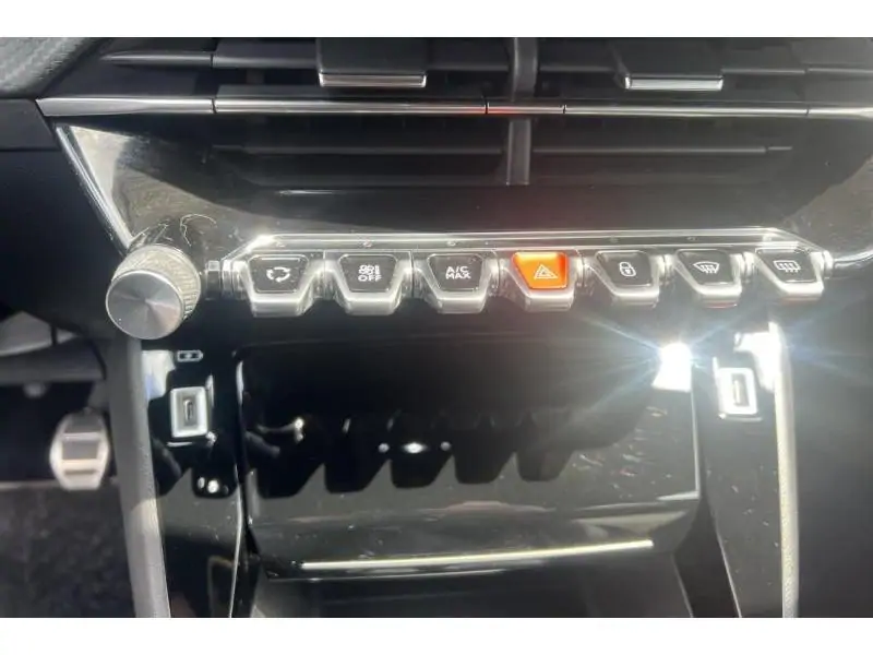 Occasion Peugeot 208 gt line WHITE 18