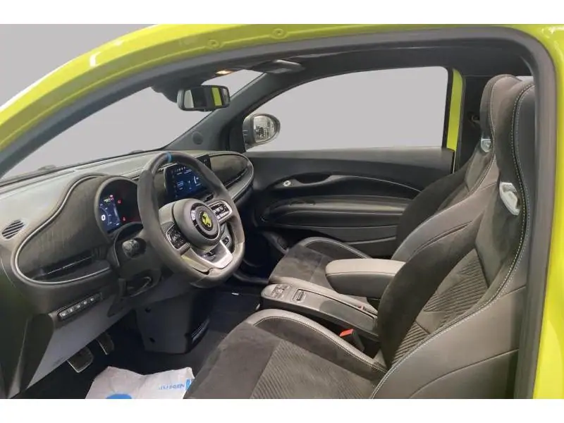 VEHICLE__CONDITION_SERVICE Abarth 500e LIMITED EDITION SCORPIONISSIMA YELLOW 10