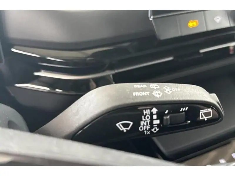VEHICLE__CONDITION_SERVICE MG MG4 LUXURY TROPHY EXTENDED RANGE 77kW 520 KM RED 28