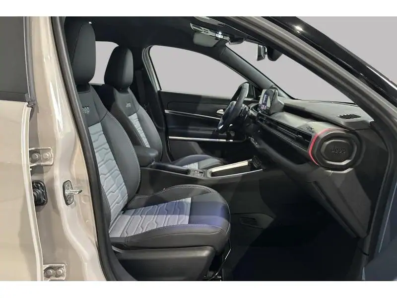 VEHICLE__CONDITION_SERVICE Jeep Avenger 4xe My25 Upland BEIGE 8