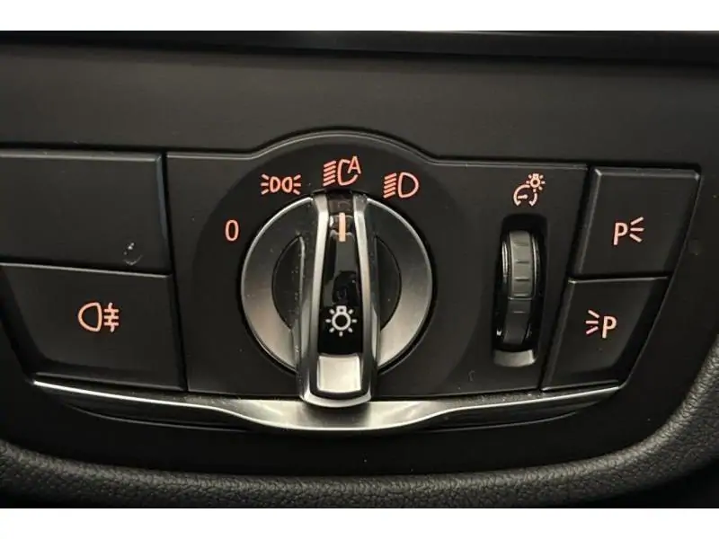Occasion BMW Serie X X3 sDrive18d - 360° CAM GREY 26