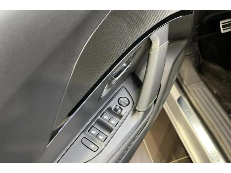 VEHICLE__CONDITION_SERVICE Peugeot 2008 GT WHITE 17