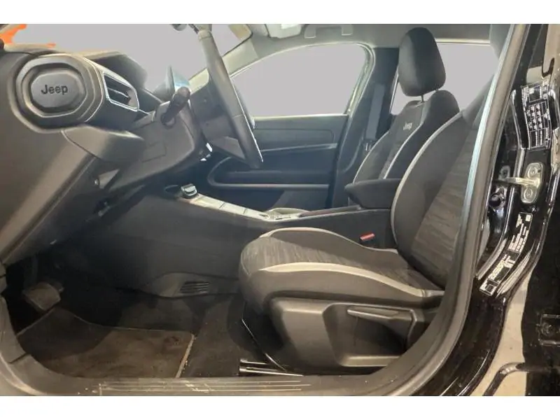 VEHICLE__CONDITION_SERVICE Jeep Avenger LONGITUDE BLACK 10