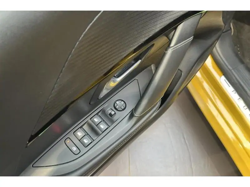 Occasion Peugeot 208 gt YELLOW 17