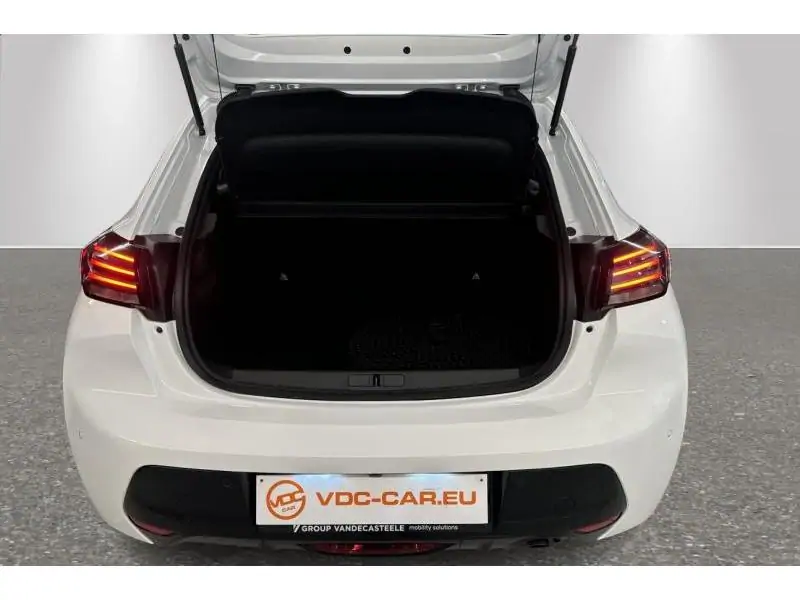 VEHICLE__CONDITION_SERVICE Peugeot 208 Allure 1.2 Turbo 100 Man.6 WHITE 19