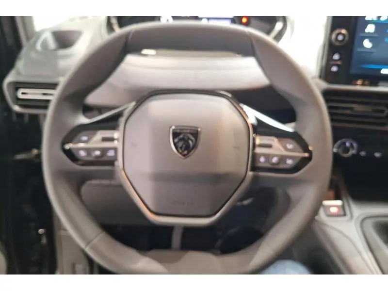 VEHICLE__CONDITION_SERVICE Peugeot Partner Standard Light 1.2 Turbo 110 M BLACK 12