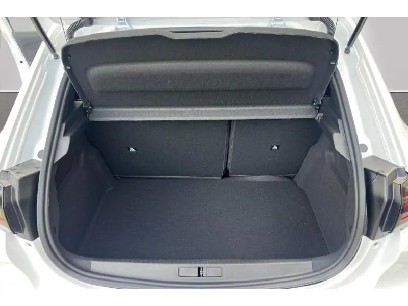 VEHICLE__CONDITION_SERVICE Peugeot 208 GT WHITE 19