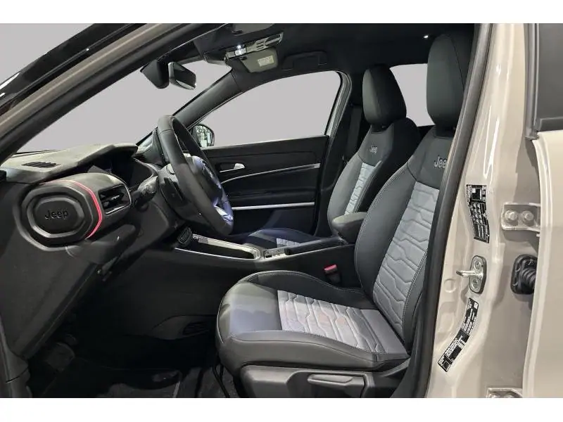 VEHICLE__CONDITION_SERVICE Jeep Avenger 4xe My25 Upland BEIGE 10