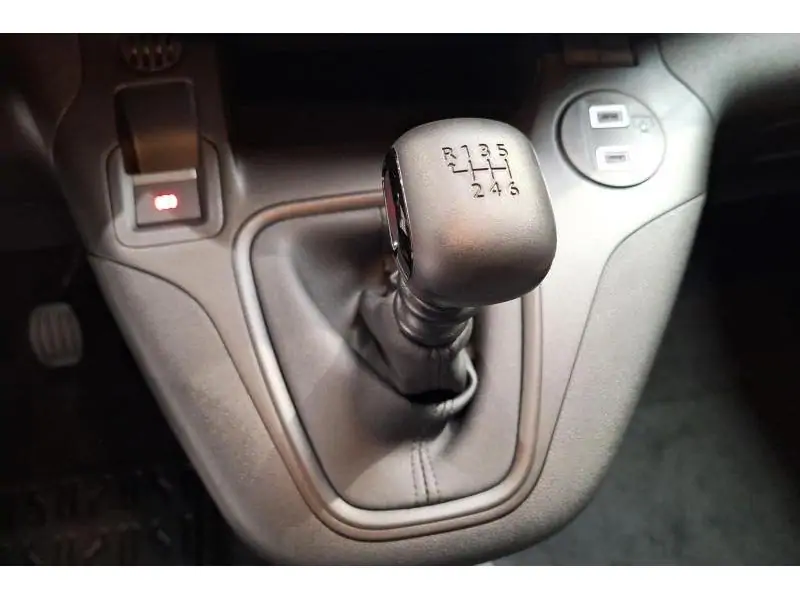 VEHICLE__CONDITION_SERVICE Peugeot Partner Standard Light 1.2 Turbo 110 M BLACK 16