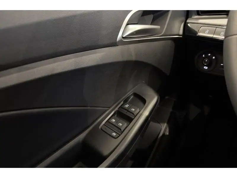 VEHICLE__CONDITION_SERVICE MG MG3 HYBRID+ LUXURY 194 pk WHITE 17