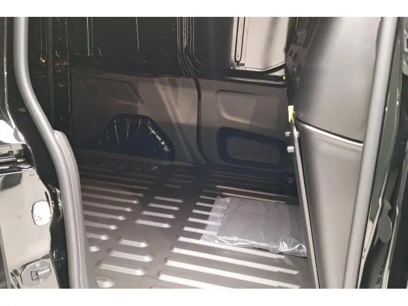 VEHICLE__CONDITION_SERVICE Peugeot Partner Standard Light 1.2 Turbo 110 M BLACK 18