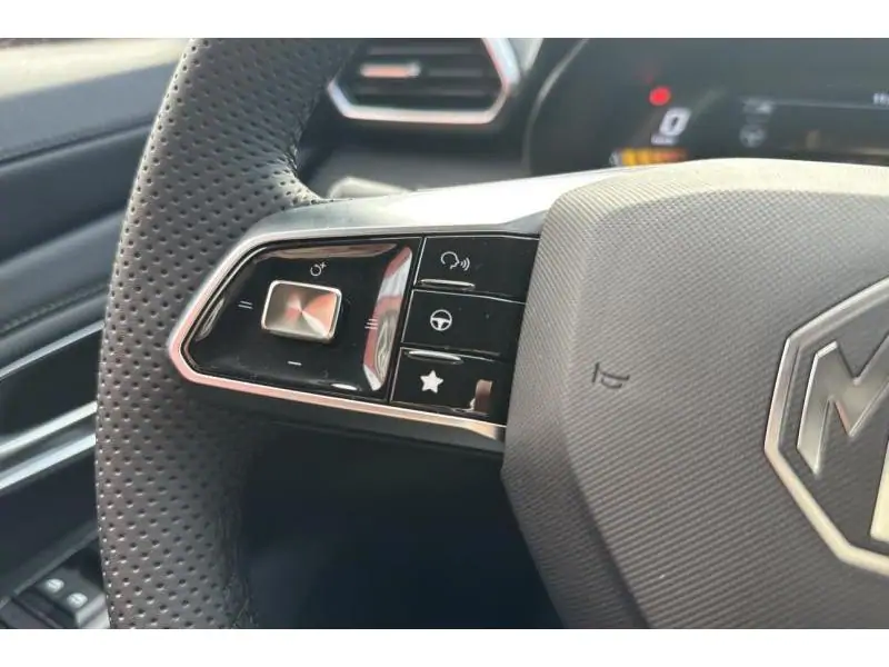 VEHICLE__CONDITION_SERVICE MG ZS LUXURY HEV RED 22