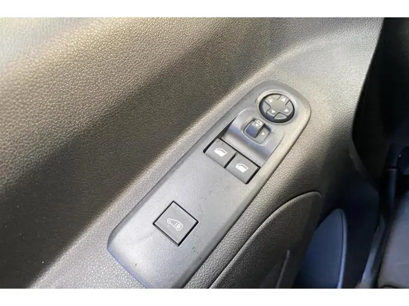 VEHICLE__CONDITION_SERVICE Peugeot Partner ST LIGHT WHITE 17