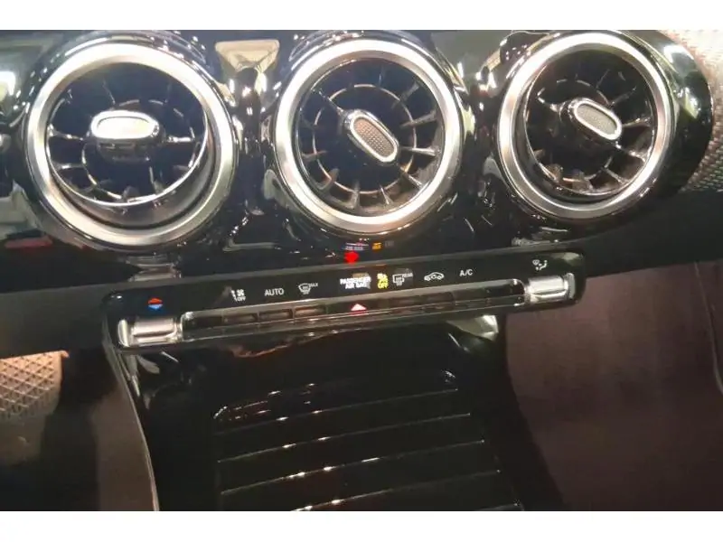 Occasion Mercedes-Benz A 180 Classe A d WHITE 17