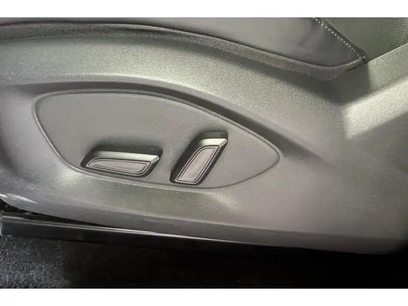 VEHICLE__CONDITION_SERVICE MG ZS HEV LUXURY RED 21