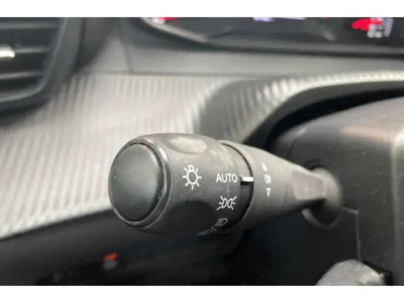 Occasion Peugeot 208 Active WHITE 23