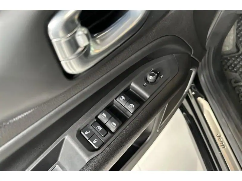 VEHICLE__CONDITION_SERVICE Jeep Compass E-Hybrid  Altitude Full Option BLACK 18