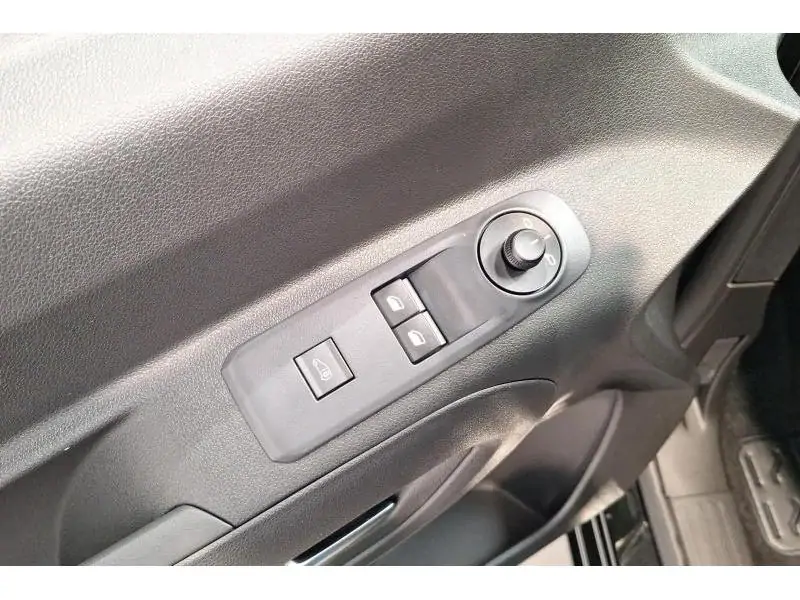 VEHICLE__CONDITION_SERVICE Peugeot Partner Standard Light 1.2 Turbo 110 M BLACK 17