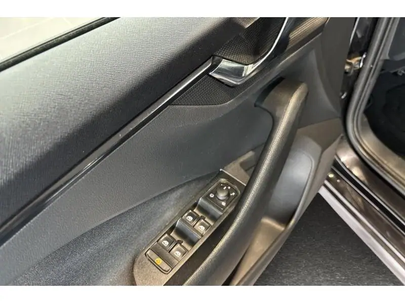 Occasion Skoda Kamiq Berline MANUAL BLACK 17