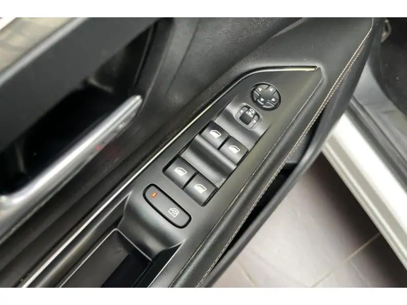 Occasion Peugeot 3008 gt line WHITE 17