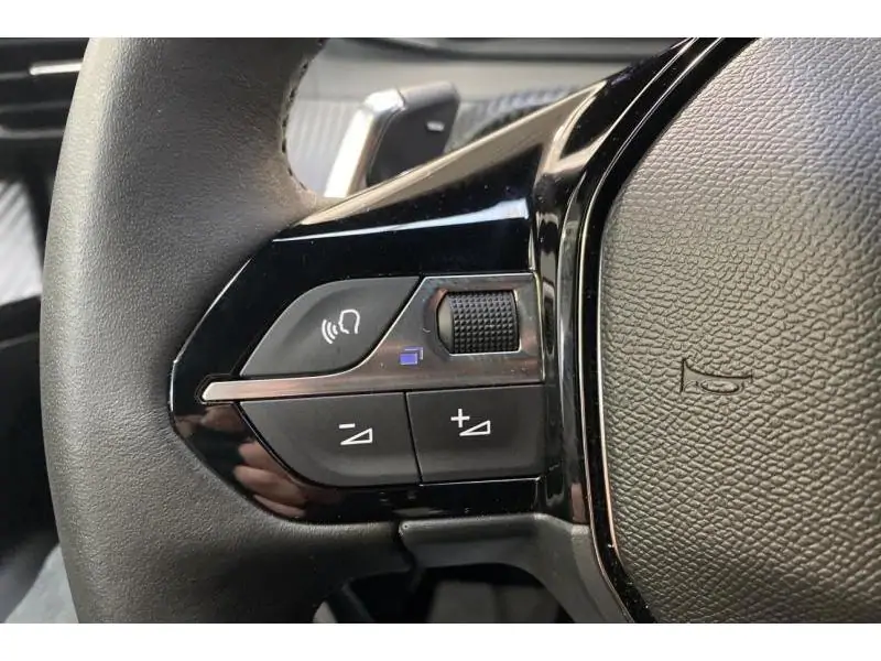 Occasion Peugeot 2008 Allure HYBRID 145 BLACK 21