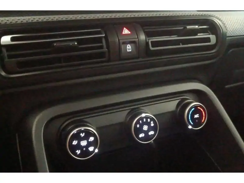 VEHICLE__CONDITION_SERVICE Citroen C3 Turbo 100 ch Manual PLUS RED 15