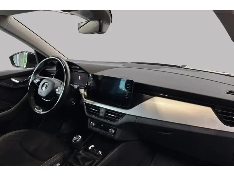 Occasion Skoda Kamiq Berline MANUAL BLACK 2