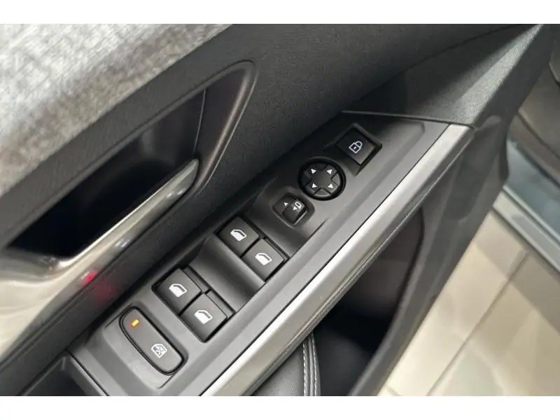 VEHICLE__CONDITION_SERVICE Peugeot 5008 ALLURE Hybrid 145 pk e-DSC6 BLUE 17