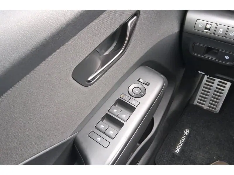 Occasion Hyundai Kona 1.6 GDi HEV Feel 6AT 5d 77kW RED 17