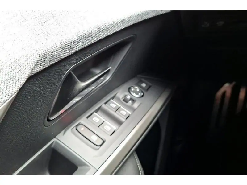 VEHICLE__CONDITION_SERVICE Peugeot 3008 E-GT EXCLUSIVE GREY 17