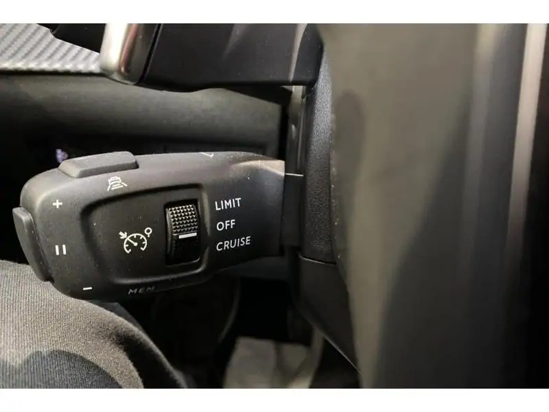 Occasion Peugeot 2008 Allure HYBRID 145 BLACK 24