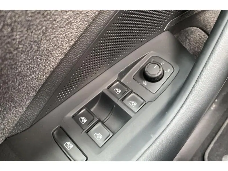 Occasion Volkswagen Passat Variant 1.5 eTSI DSG7 Business Premium GREY 17