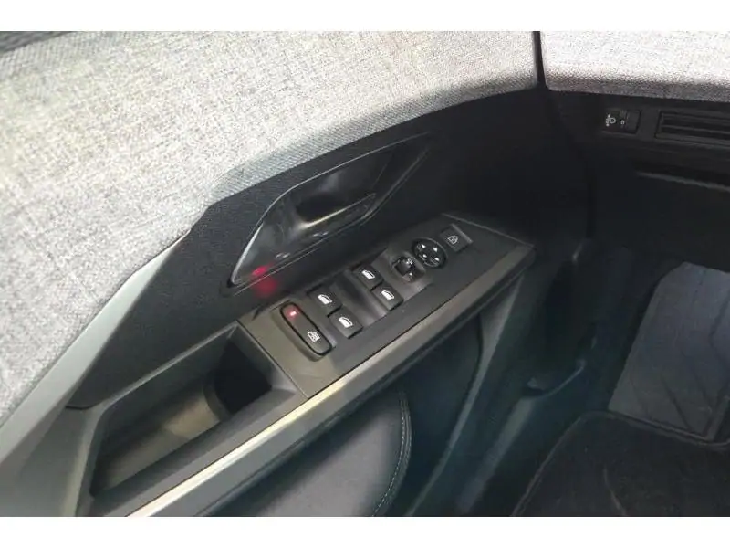 VEHICLE__CONDITION_SERVICE Peugeot 3008 ALLURE GREY 17
