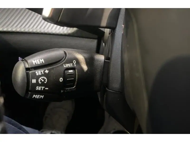 VEHICLE__CONDITION_SERVICE Peugeot 208 ALLURE GREY 24