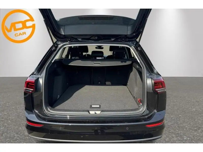 Occasion Volkswagen Golf Variant Life 110pk gps cam BLACK 17