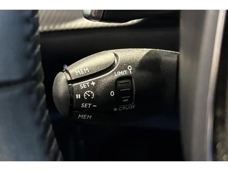 Occasion Peugeot 2008 Style Hybrid 136 BLACK 25