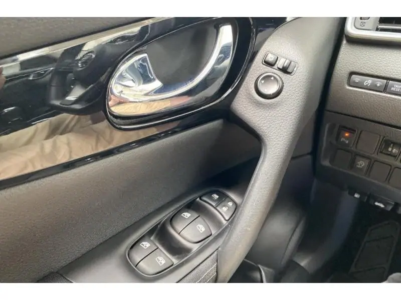 Occasion Nissan Qashqai SUV MANUAL RED 17