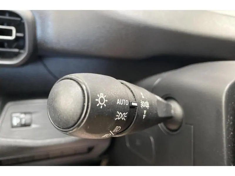 Démo Peugeot Partner ST LIGHT BLACK 27