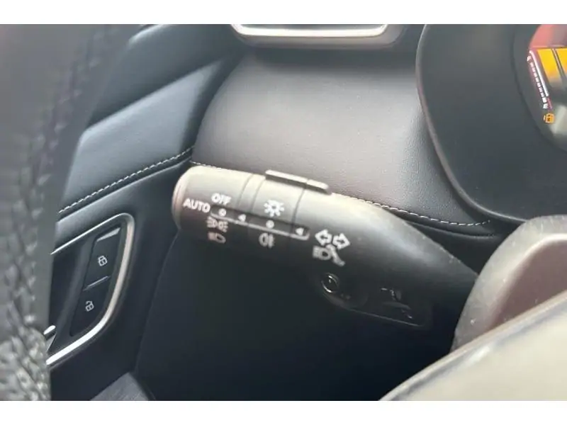 VEHICLE__CONDITION_SERVICE MG ZS LUXURY HEV RED 24