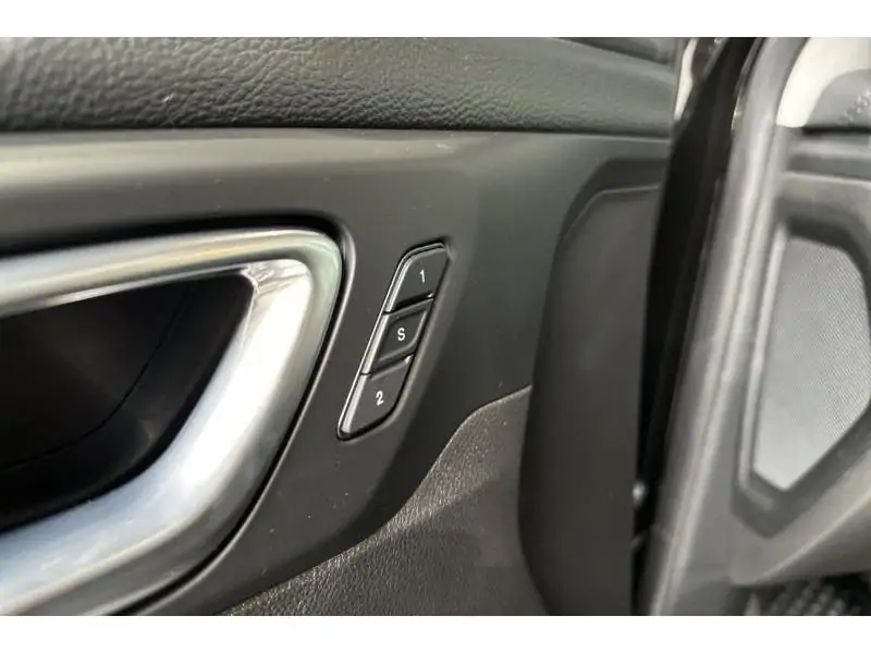 VEHICLE__CONDITION_SERVICE Jeep Compass E-Hybrid  Altitude Full Option BLACK 23