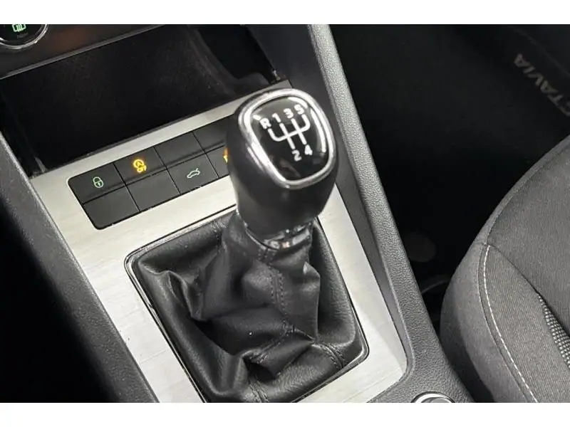 Occasion Skoda Octavia Break MANUAL GREY 16