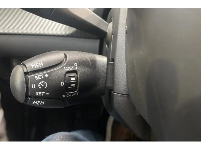 VEHICLE__CONDITION_SERVICE Peugeot 208 ENVY*Véh. de Direction! RED 24