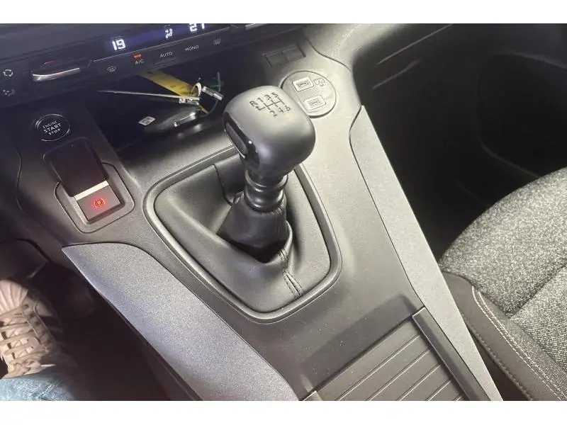 VEHICLE__CONDITION_SERVICE Peugeot Rifter STANDARD ALLURE GREEN 16