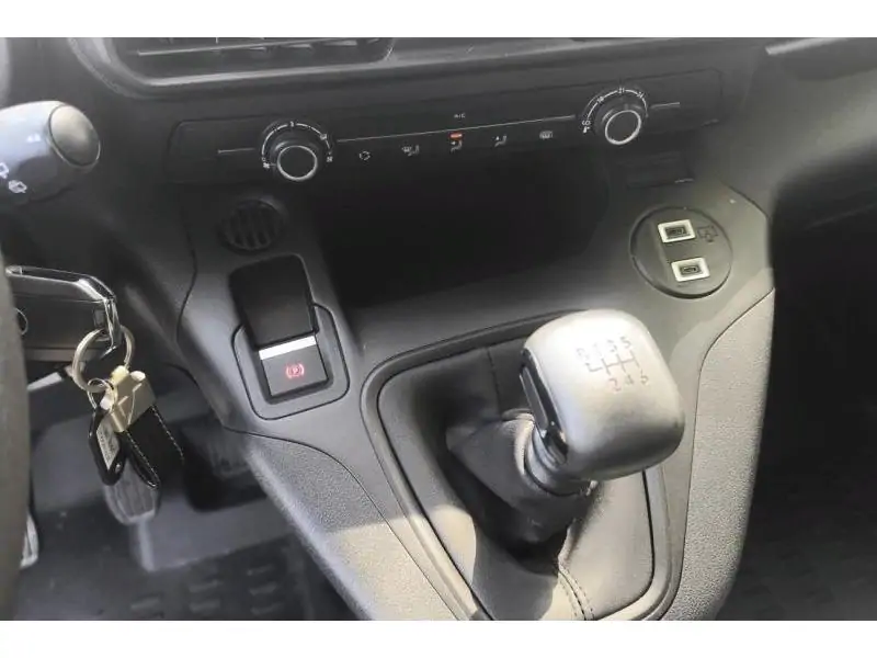 VEHICLE__CONDITION_SERVICE Citroen Berlingo III WHITE 16