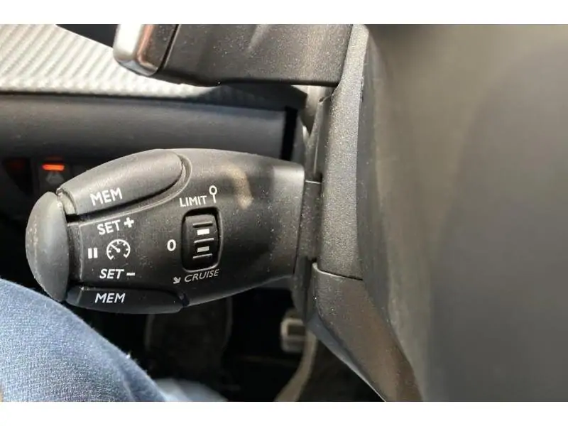 Occasion Peugeot 2008 GT* GPS Caméra et Attelage! ORANGE 28