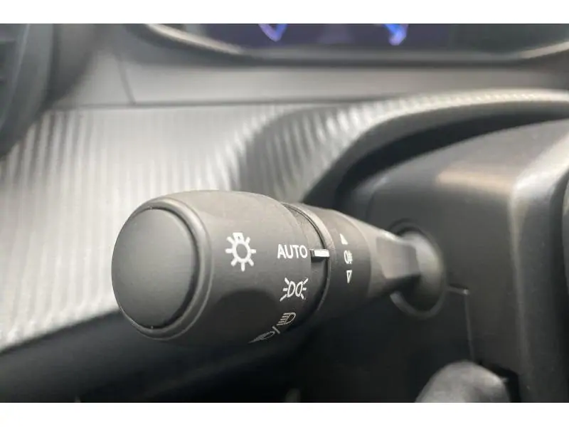 VEHICLE__CONDITION_SERVICE Peugeot 208 ENVY*Véh. de Direction! RED 23