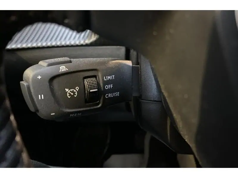 Occasion Peugeot 2008 Allure HYBRID 145 pk BLUE 24